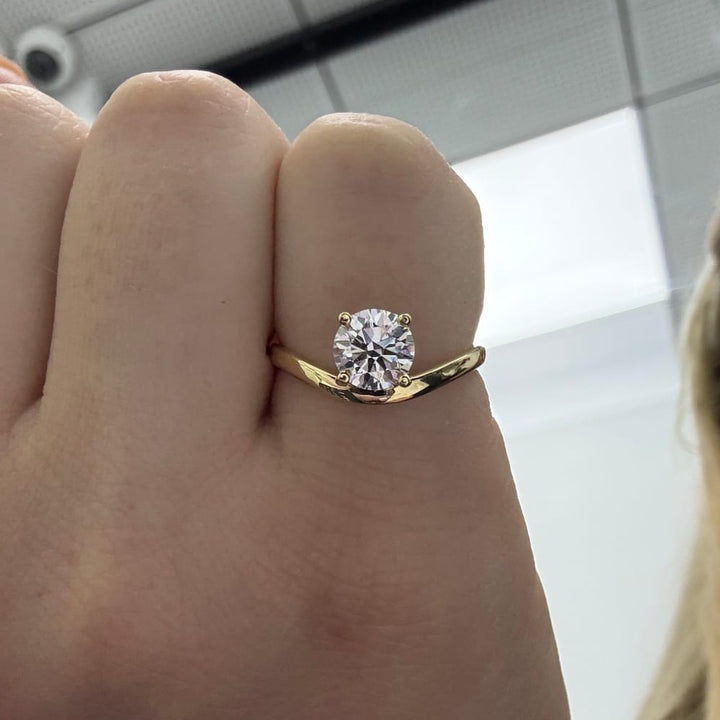 Jenny Floating Round on Curved Band