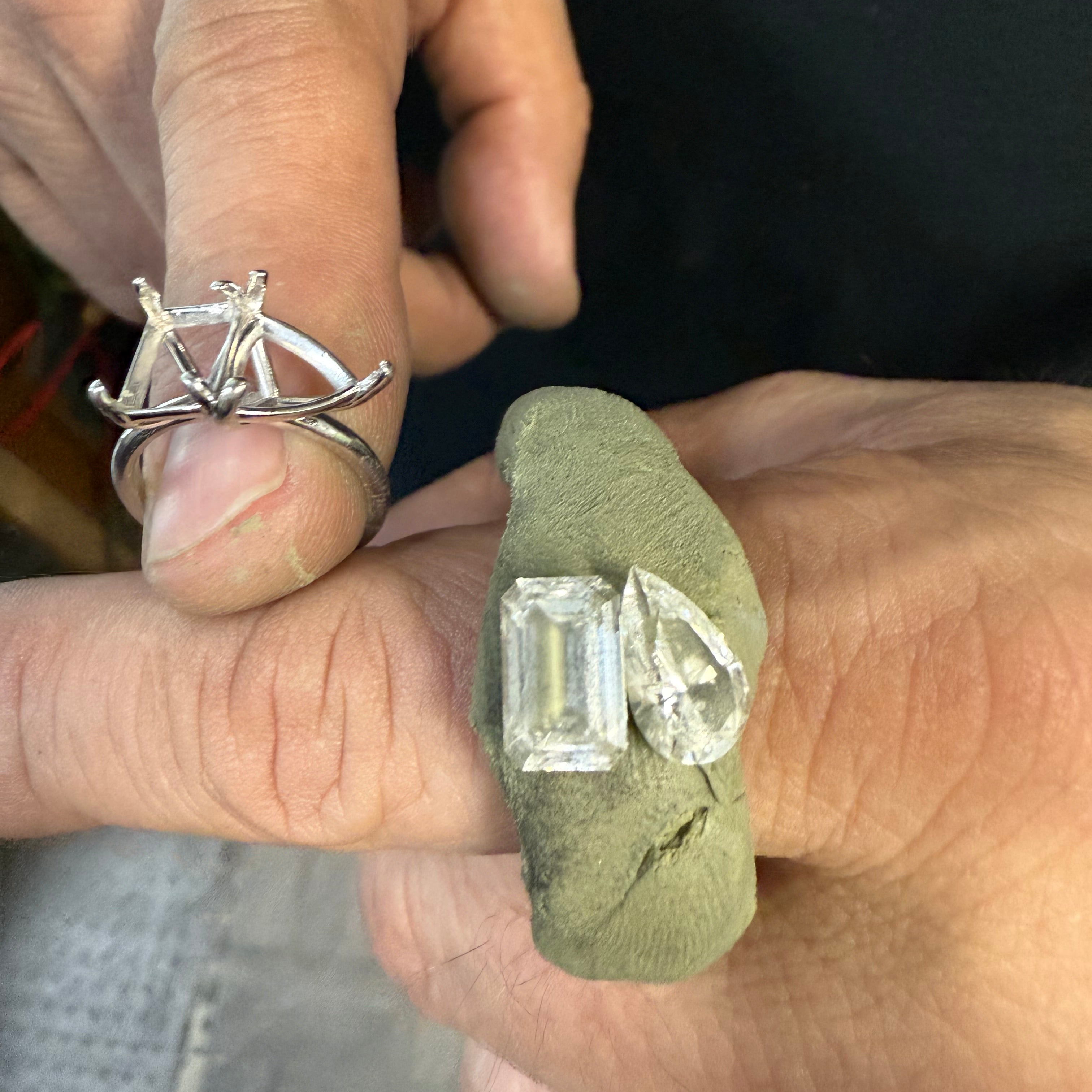 Custom C + M Toi et Moi  Engagemen Ring