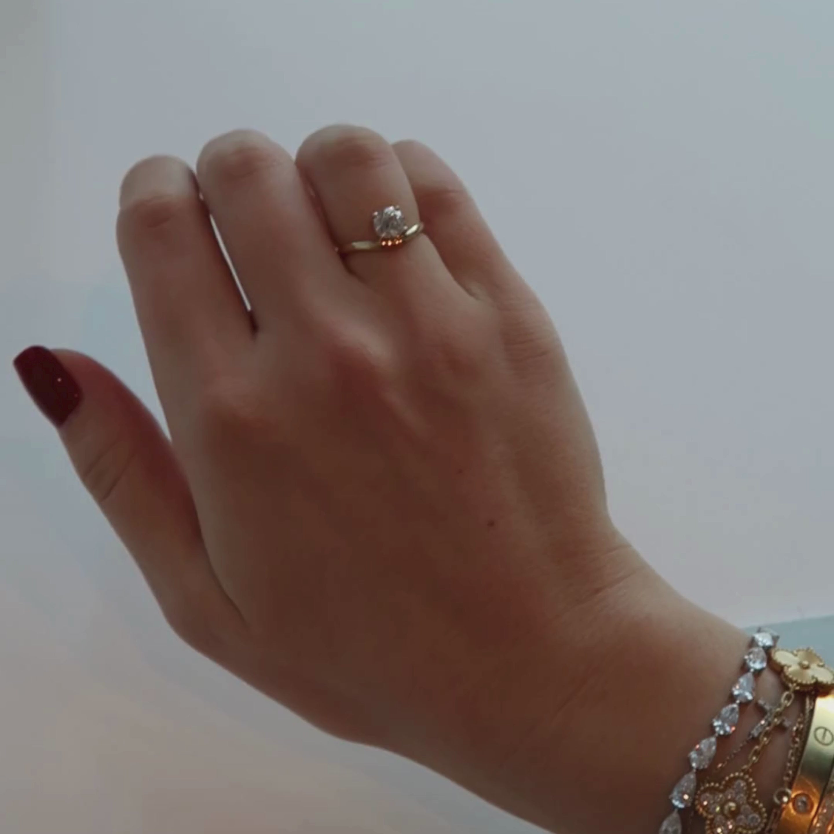 Jenny Floating Round on Curved Band